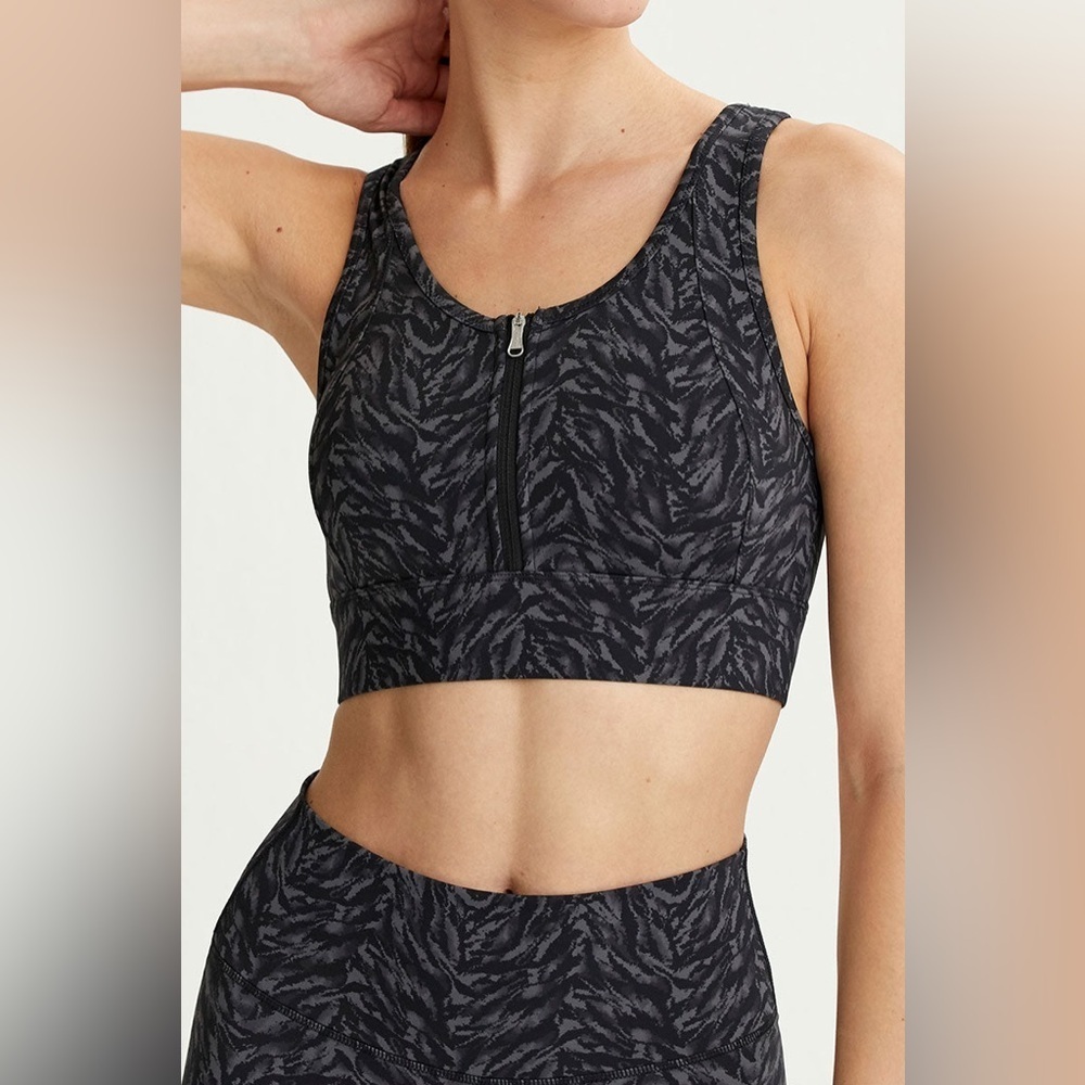 Varley Fay Bra in Dark Mono Zebra Size XS Activewear Athleisure Gym Sports Bra - Picture 4 of 9